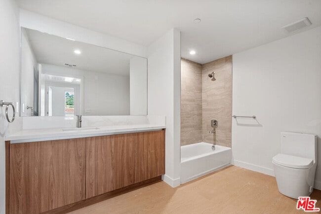 Photo - 1717 Winona Blvd Unit 201