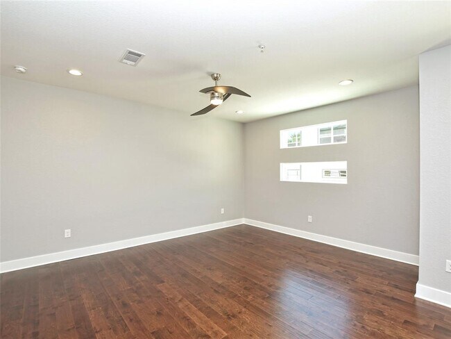 Photo - 1130 Lott Ave