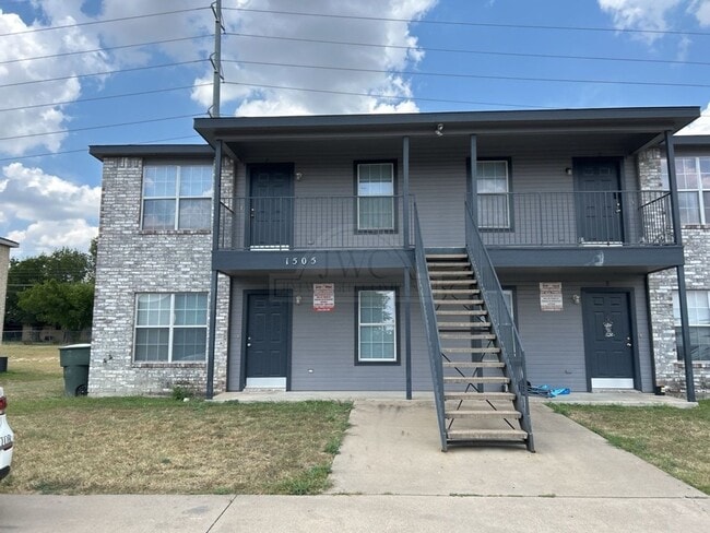 Building Photo - 1505 Dugger Cir Unit 1505 Dugger Cr A Rental