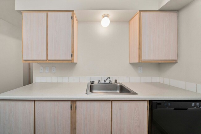 Photo - The Summit Apartments