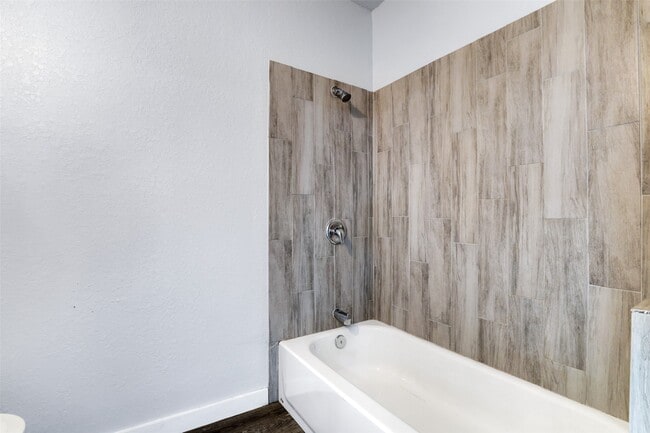 Building Photo - 438 S San Joaquin Ave Unit 1