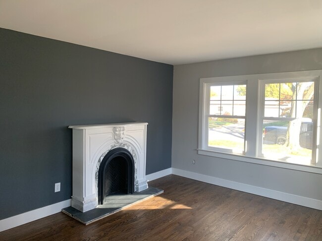 Accent wall in living room - 14103 Blue Skies St