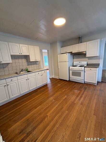 Photo - 2395 Main St