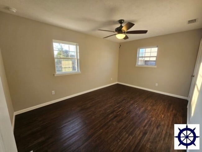 Photo - 923 Green Tree Rd