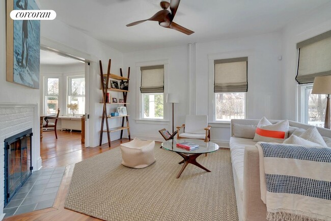 Photo - 35 Meeting House Ln