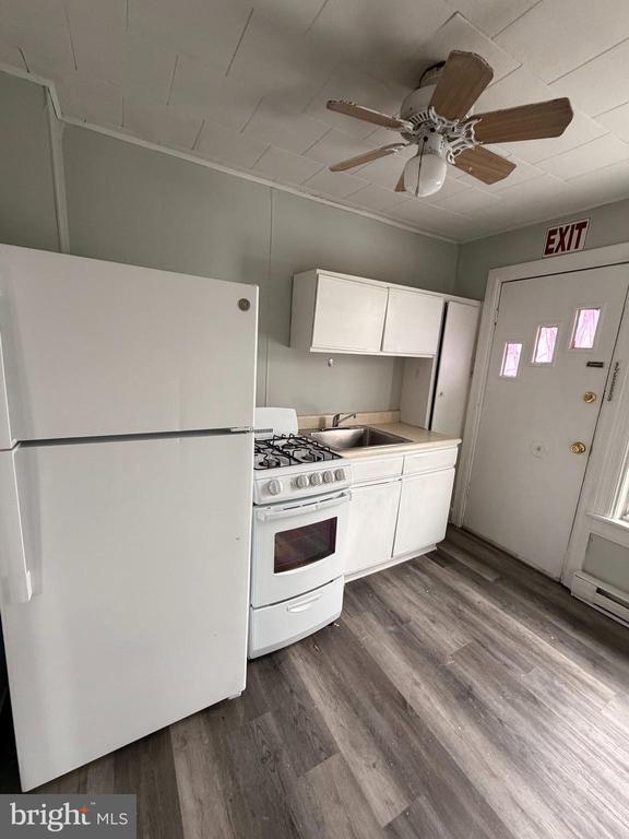 Photo - 402 Cinnaminson Ave Unit APT 3