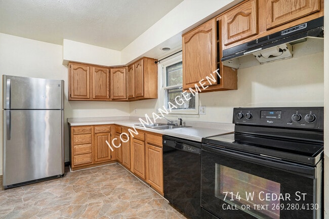 Photo - 714 W Cedar St