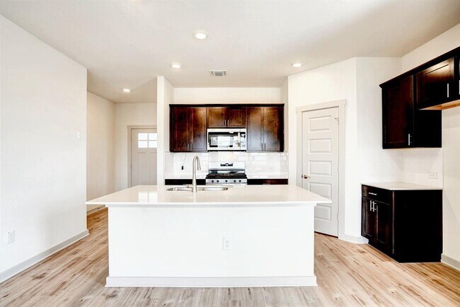 Photo - 10600 Seguin St