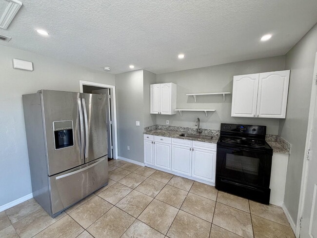 Photo - Cozy 1-Bedroom in Davenport – Utilities Included | $1,100/mo Unit B