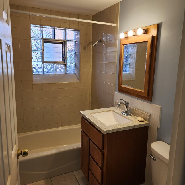 Bathroom - 1537 Homestead Rd Unit Top floor