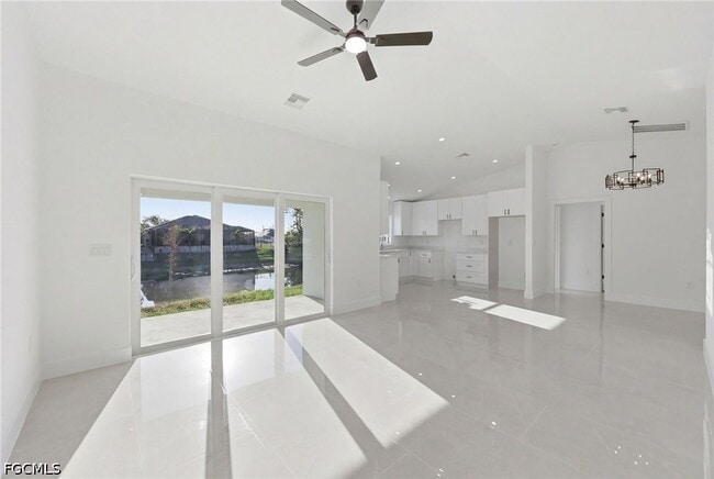 Building Photo - 2105 NE 1st Ave