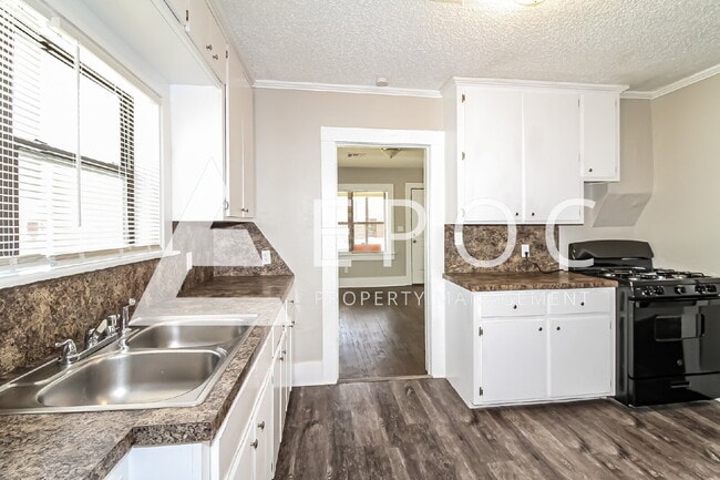 Photo - 705 E Hughbert St