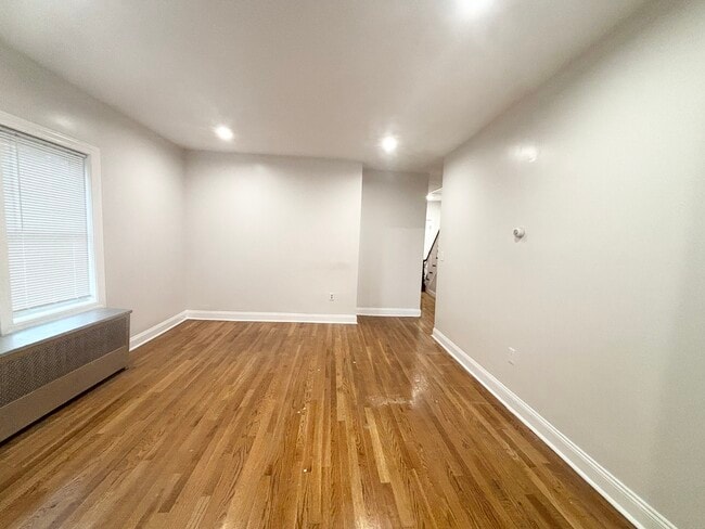 Photo - 35 Madison St