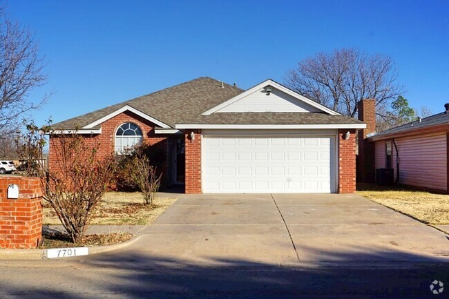 Building Photo - House Located On Corner Located Near Movie...