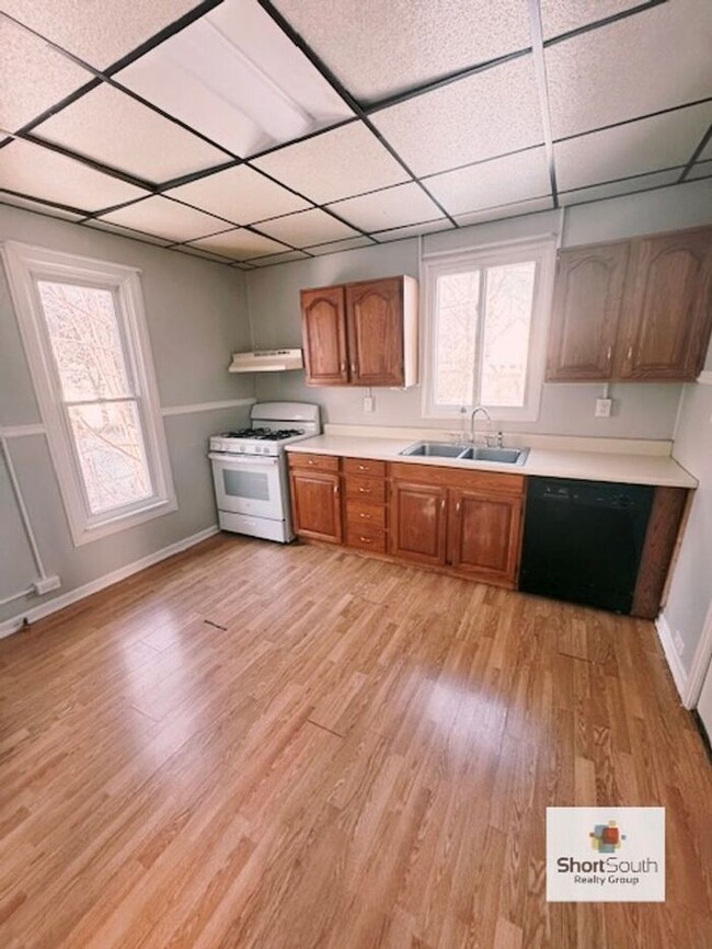Photo - 4 bed 1 bath Single Family Home