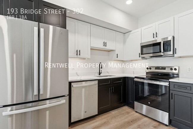 Building Photo - 193 Bridge St Unit 302