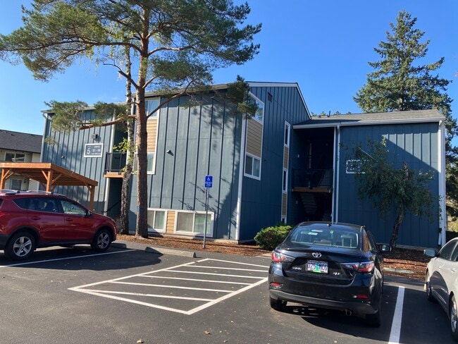Building Photo - Aloha Park Rental