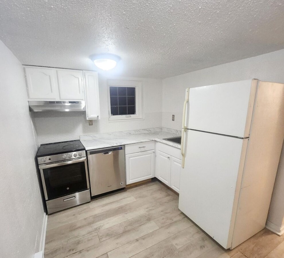 Charming 2-Unit Home in Central Greeley – ... - Charming 2-Unit Home in Central Greeley – ... Unit B