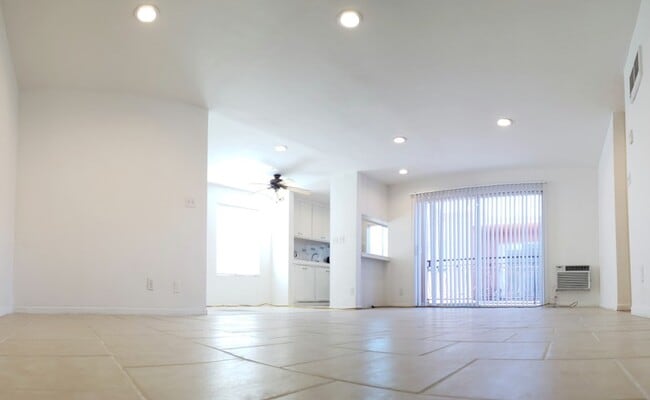 Photo - 8108 Langdon Ave Unidad 1