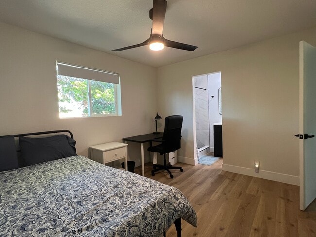 Master Bedroom - 1368 W 14th St Unit Room 3 Full Private Bath