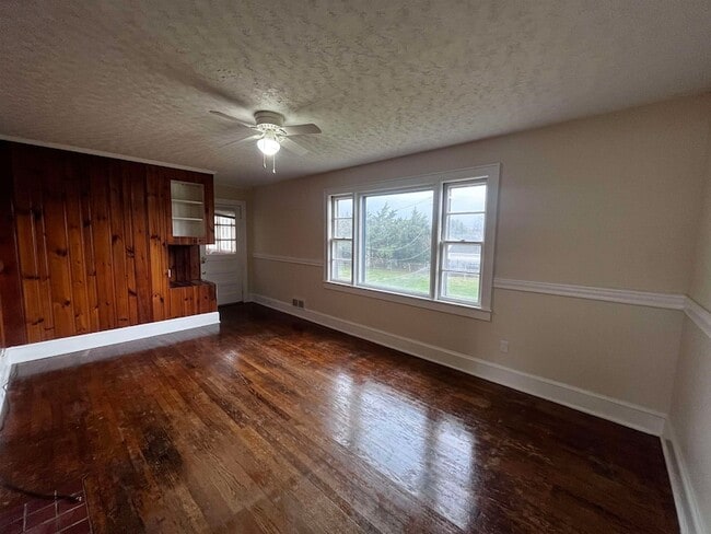 Photo - 1408 Grove Dr