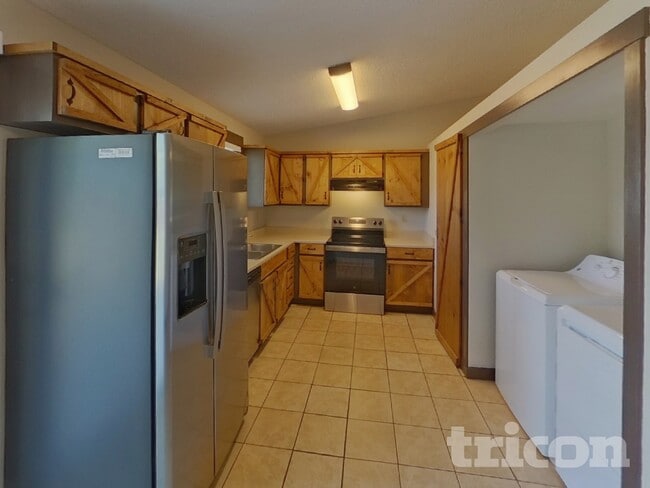 Photo - 7325 Woodstock St