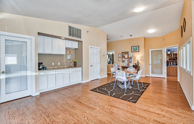 Photo - Scenic Pines Apartments