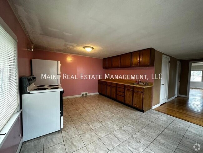 Building Photo - 142 Pine St Unit 3 Rental