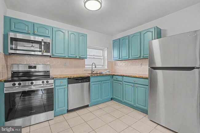 Photo - 915 N 6th St
