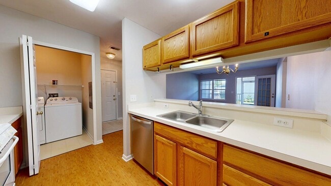 2767 S Knightsbridge Cir
