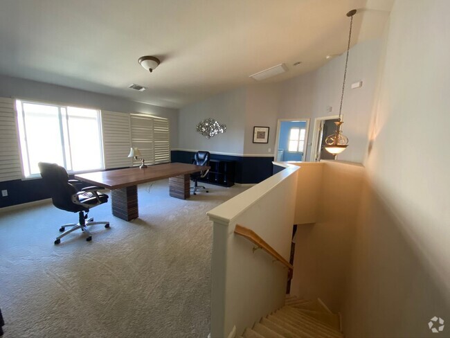 Building Photo - Stunning 5/3 Home LOADED w/Upgrades! (PLE...