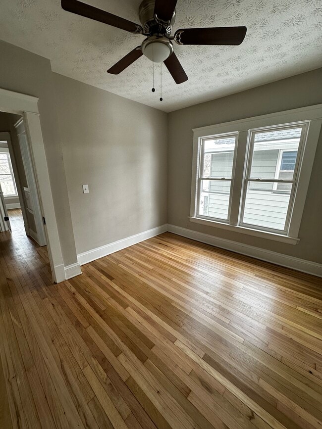 Photo - 1314 W 106th St