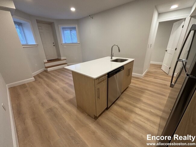 Photo - 529 Beacon St Unit 4