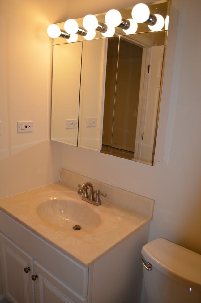 Photo - 2407 North Kennicott Drive Unidad Greenbrier