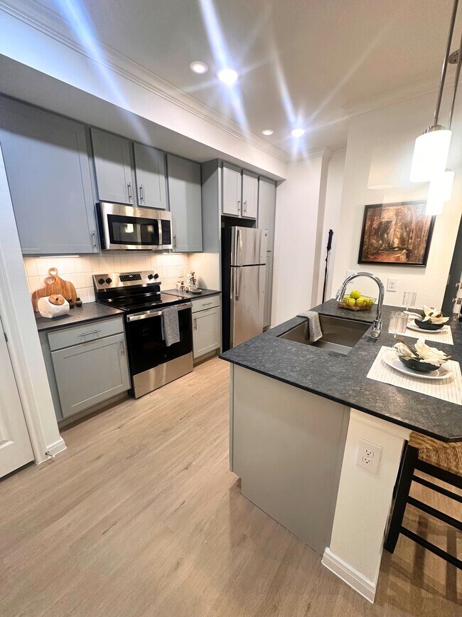 Building Photo - 17011 W Little York Rd Unit 311