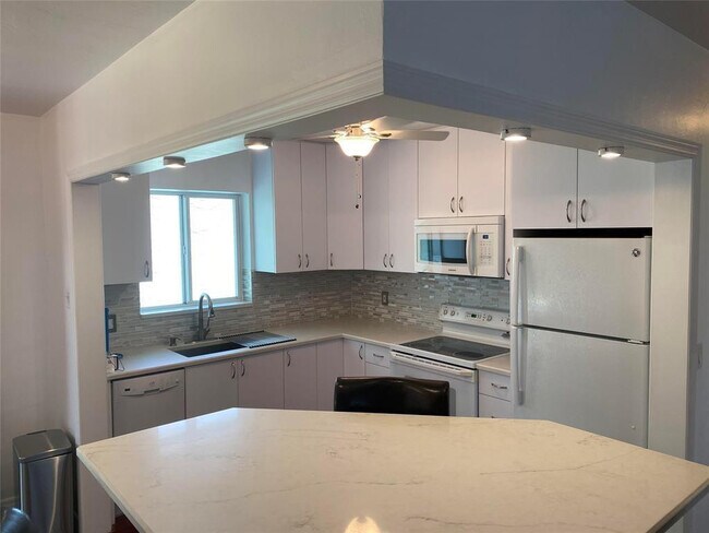 Photo - 718 NE 5th Ave