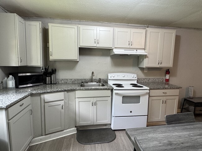 Photo - 612 31st Ave S