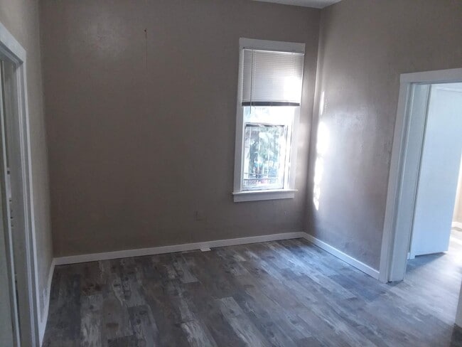 Photo - Cap Hil Adorable 1 Bedroom Available Now! ... Unidad Apt 4