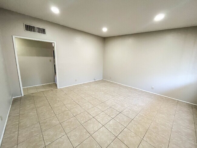 Photo - 1239 N Alamo Ave