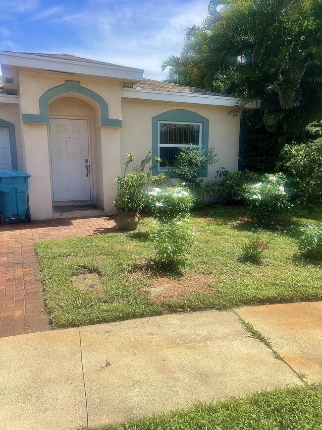 Building Photo - 2122 E Ridge Circle East Rental
