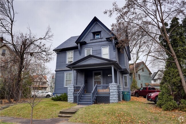 Building Photo - 32 Rowley St Rental