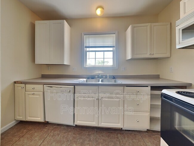 Photo - 445 Duncan Ave Unidad 2