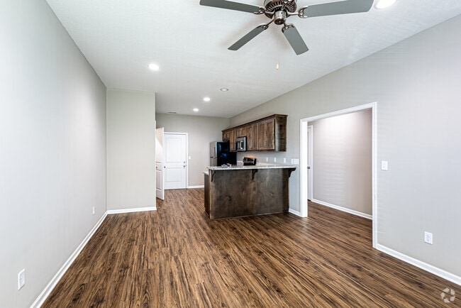 2BR, 1BA - 900SF Livingroom