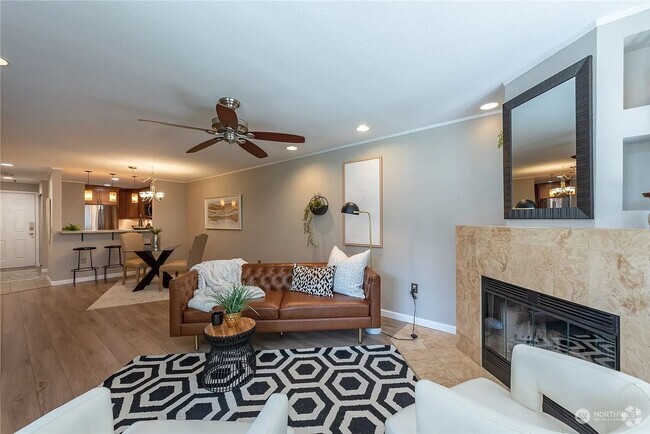 Building Photo - WS Condo Remodeled! 2BR/1.75BA w/ garage p...