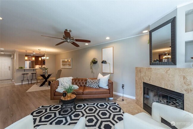 WS Condo Remodeled! 2BR/1.75BA w/ garage p... - WS Condo Remodeled! 2BR/1.75BA w/ garage p...