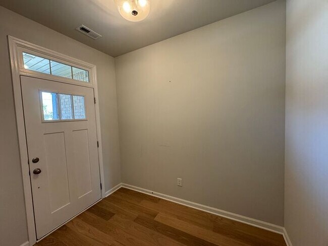 Photo - Spacious home with a fence, in PRIME location with a move in special