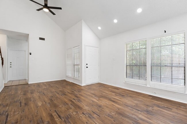 Photo - 3 Bedroom/2.5 Bath Stone Oak Subdivision