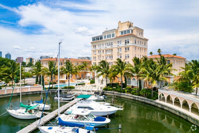 84 Davis Blvd Tampa, FL 33606