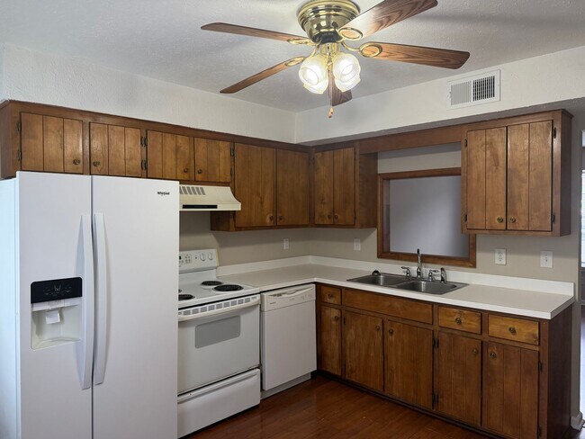 Photo - 114 Water Gate Dr