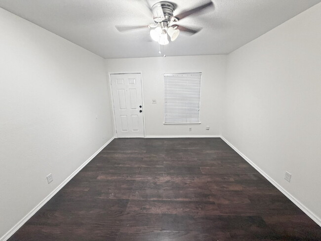 Photo - 5215 Village Haven